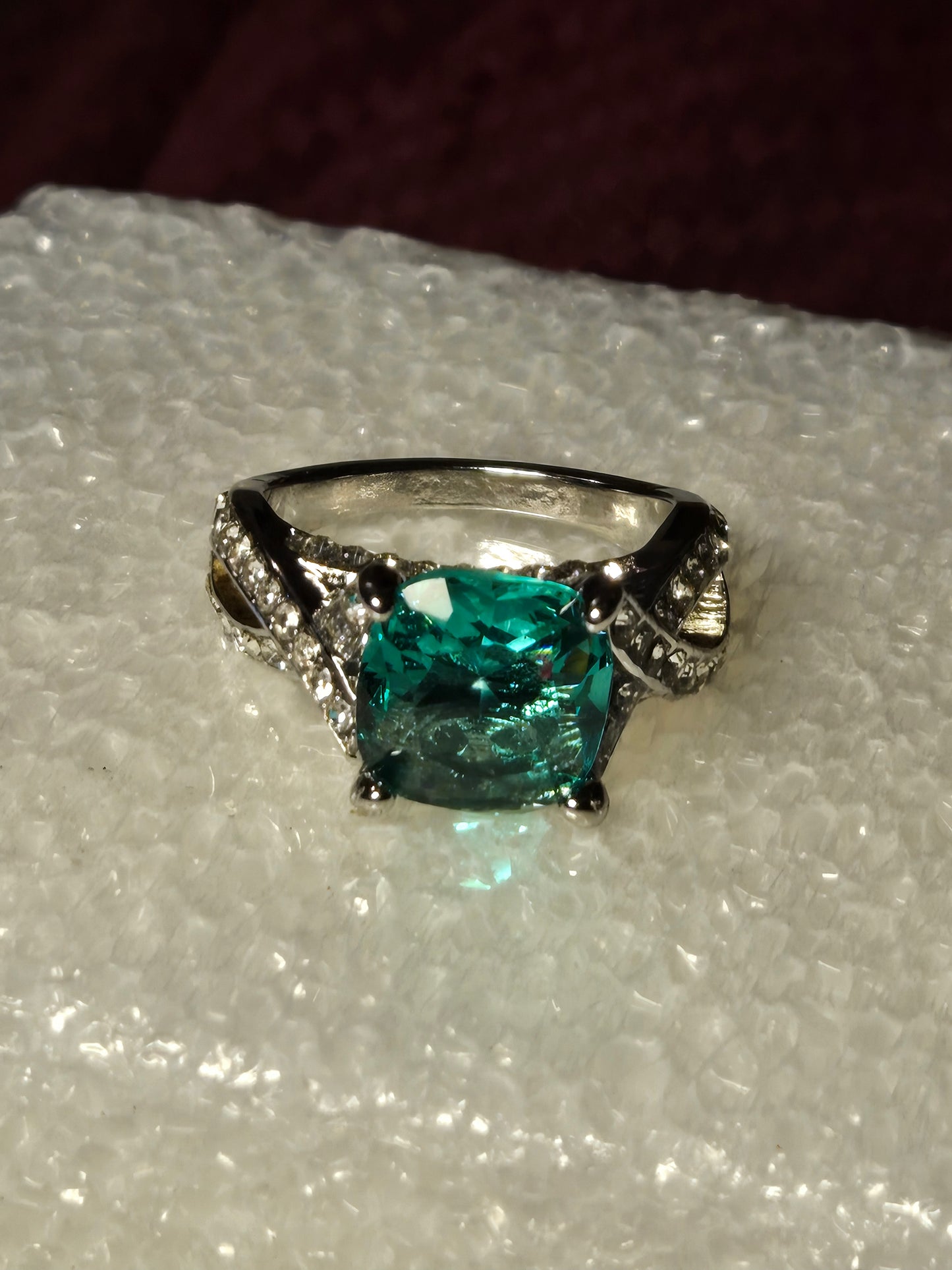Beautiful green diamond ring