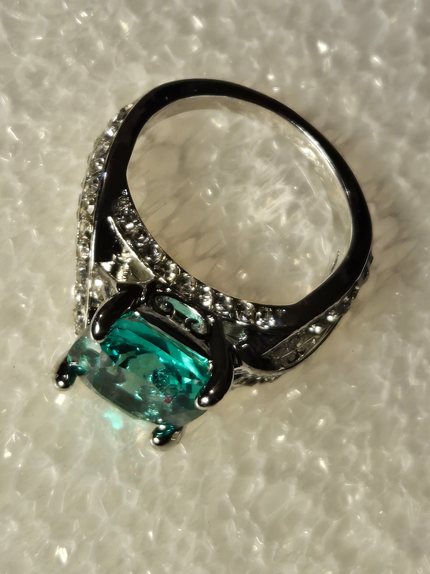 Beautiful  green diamond ring